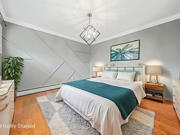 95 Lantern Road, Hicksville NY 11801
