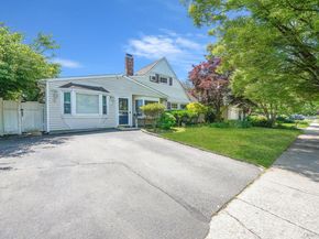 95 Lantern Road, Hicksville NY 11801