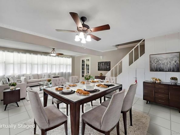 95 Lantern Road, Hicksville NY 11801