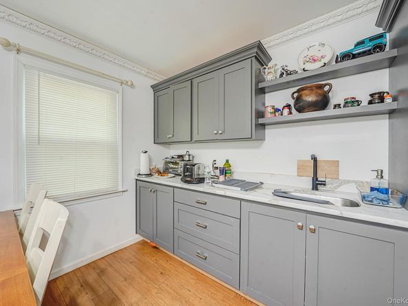 95 Lantern Road, Hicksville NY 11801