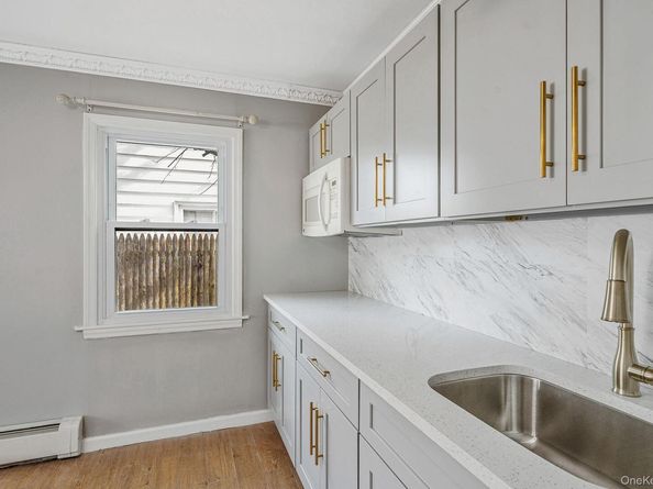 95 Lantern Road, Hicksville NY 11801