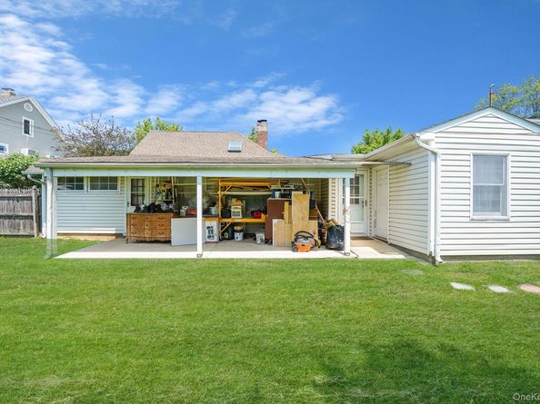 95 Lantern Road, Hicksville NY 11801