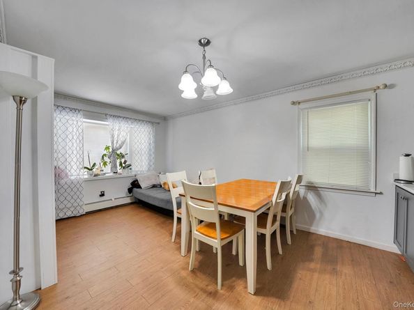 95 Lantern Road, Hicksville NY 11801