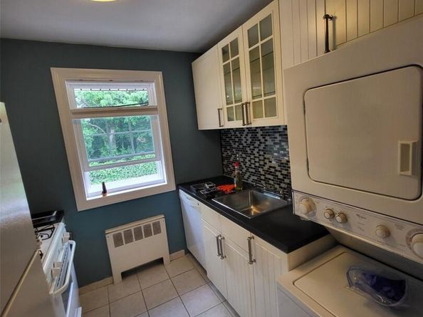 224-23 Kingsbury Avenue B, Oakland Gardens NY 11364