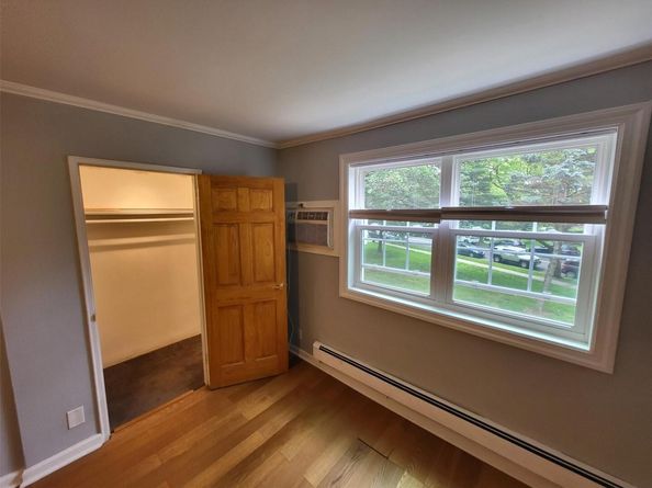 224-23 Kingsbury Avenue B, Oakland Gardens NY 11364