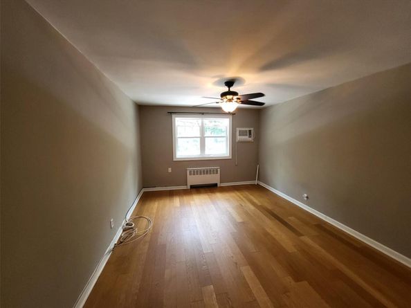 224-23 Kingsbury Avenue B, Oakland Gardens NY 11364