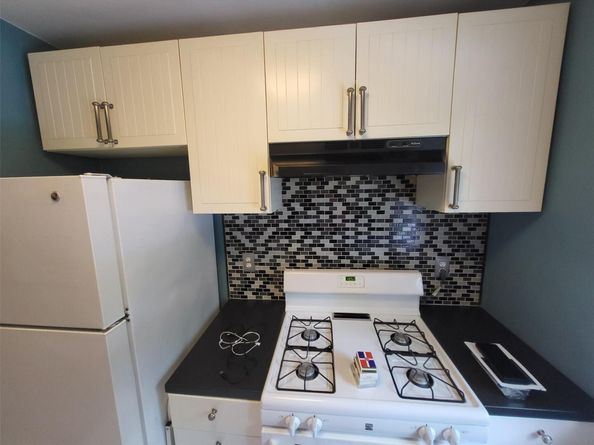 224-23 Kingsbury Avenue B, Oakland Gardens NY 11364