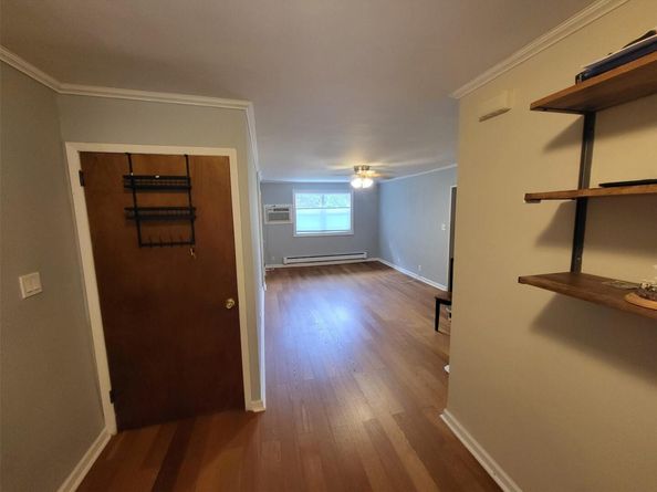 224-23 Kingsbury Avenue B, Oakland Gardens NY 11364