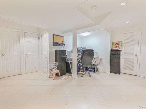 972 S End, Woodmere NY 11598