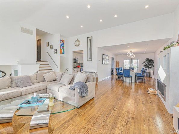 972 S End, Woodmere NY 11598