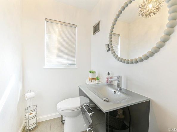 972 S End, Woodmere NY 11598