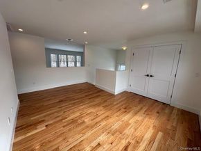 11 Colonels Path, Manorville NY 11949