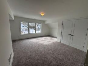 11 Colonels Path, Manorville NY 11949