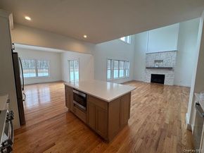 11 Colonels Path, Manorville NY 11949