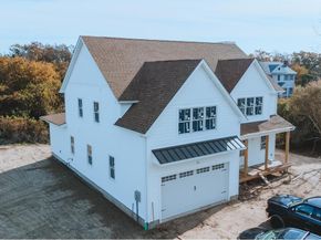 11 Colonels Path, Manorville NY 11949