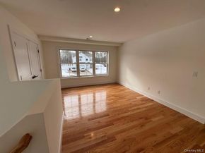 11 Colonels Path, Manorville NY 11949