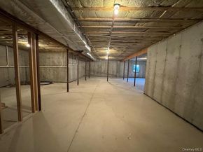 11 Colonels Path, Manorville NY 11949