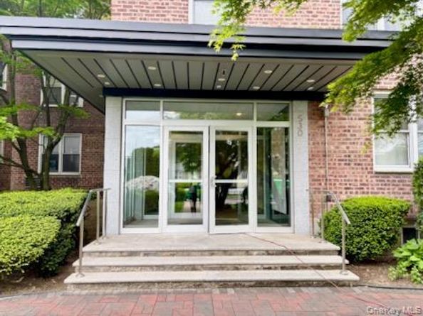 530 Dubois Avenue  2C, Valley Stream NY 11581