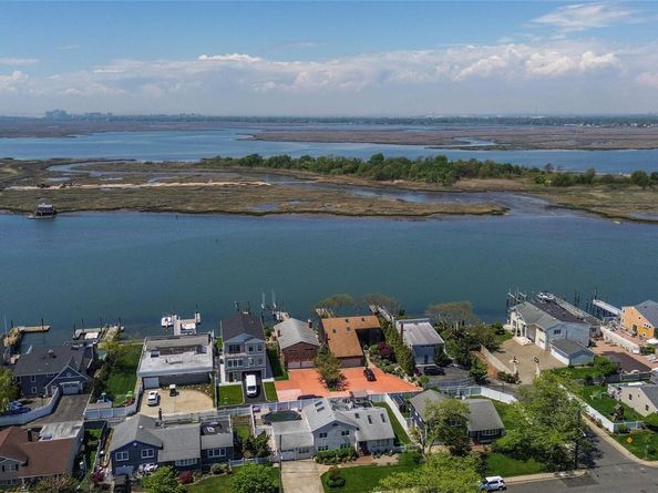 208 Block Lane, Harbor Isle NY 11558