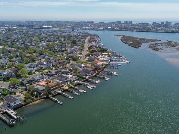 208 Block Lane, Harbor Isle NY 11558