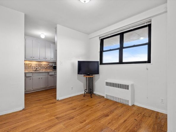 90-60 Union Turnpike 9E, Glendale NY 11385