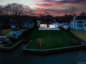 193 Holiday Boulevard, Center Moriches NY 11934