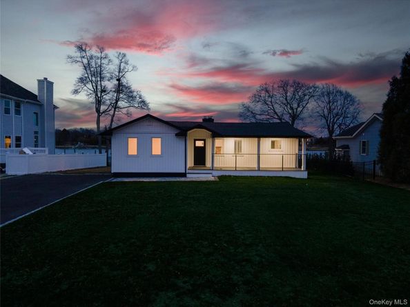 193 Holiday Boulevard, Center Moriches NY 11934