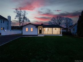 193 Holiday Boulevard, Center Moriches NY 11934