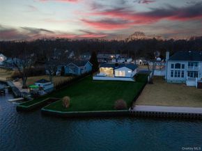 193 Holiday Boulevard, Center Moriches NY 11934