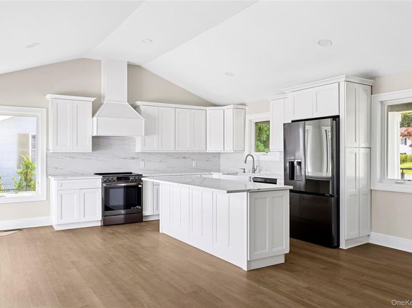 193 Holiday Boulevard, Center Moriches NY 11934
