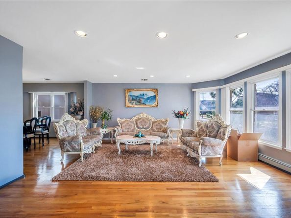 133 Wentworth Avenue, Albertson NY 11507