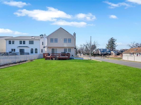 133 Wentworth Avenue, Albertson NY 11507