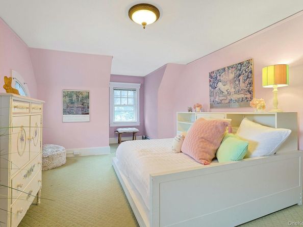 49 Overlook Circle, New Rochelle NY 10804