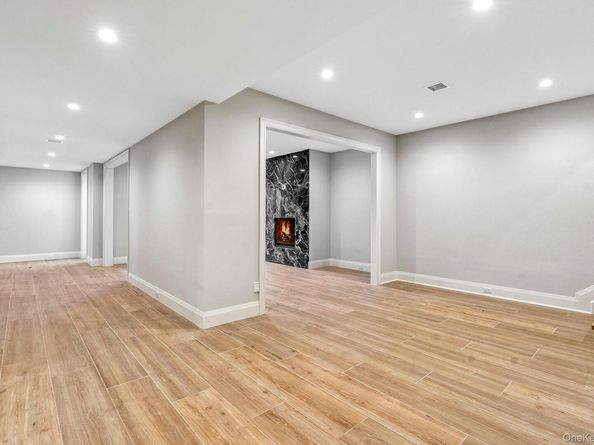 2524 Noyack Rd, Sag Harbor NY 11963