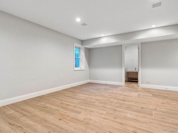 2524 Noyack Rd, Sag Harbor NY 11963