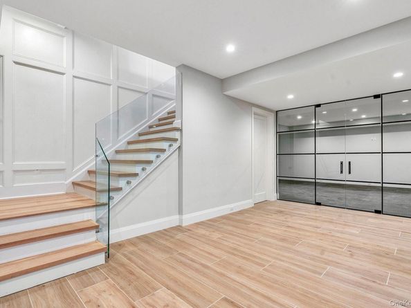 2524 Noyack Rd, Sag Harbor NY 11963