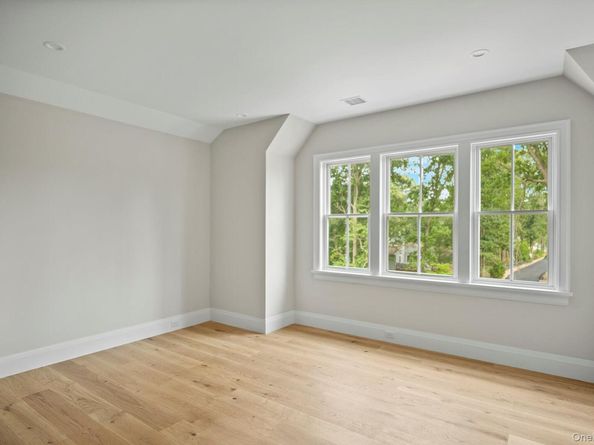 2524 Noyack Rd, Sag Harbor NY 11963