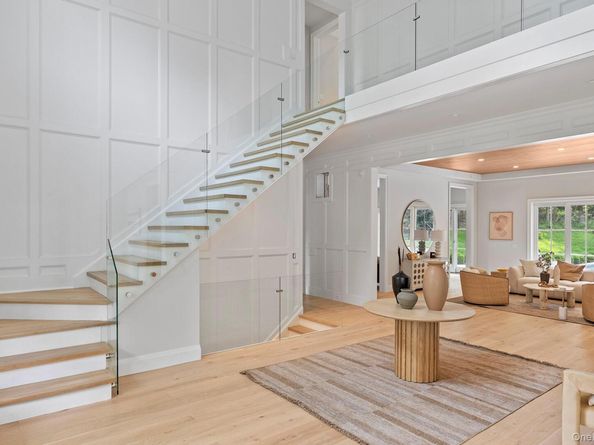 2524 Noyack Rd, Sag Harbor NY 11963