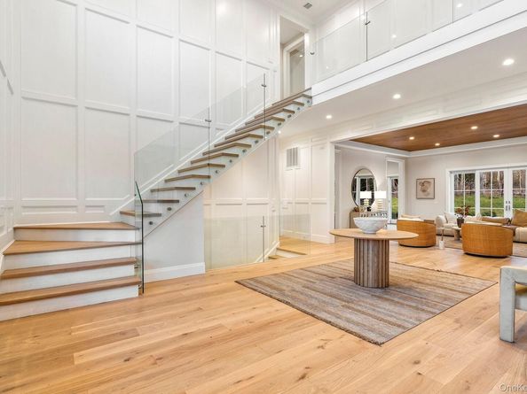 2524 Noyack Rd, Sag Harbor NY 11963