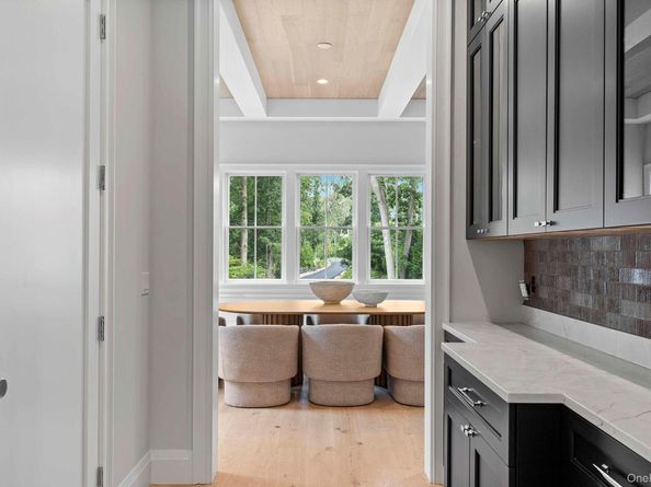 2524 Noyack Rd, Sag Harbor NY 11963