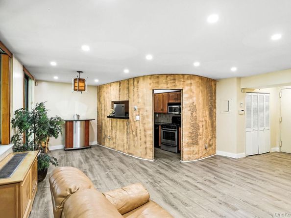 1374 Midland Avenue PH9, Bronxville NY 10708