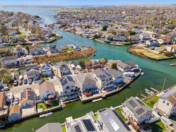 647 Lincoln Street, Baldwin Harbor NY 11510