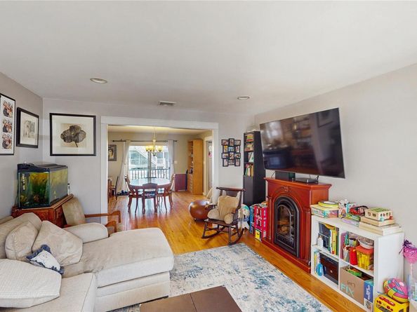 647 Lincoln Street, Baldwin Harbor NY 11510