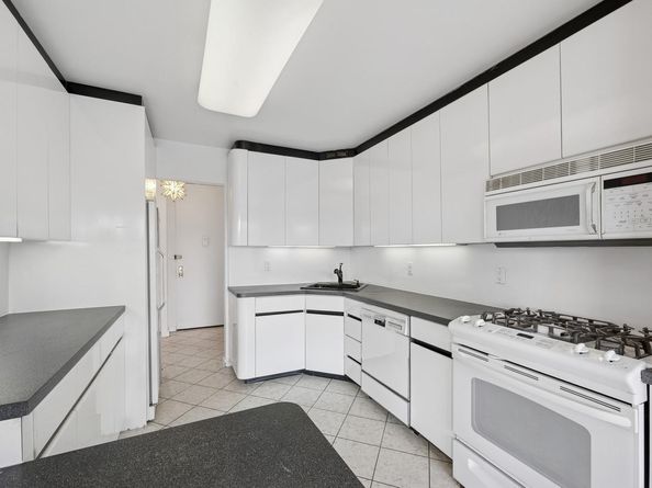 166-25 Powells Cove Boulevard 7E, Beechhurst NY 11357