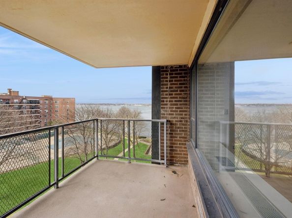 166-25 Powells Cove Boulevard 7E, Beechhurst NY 11357