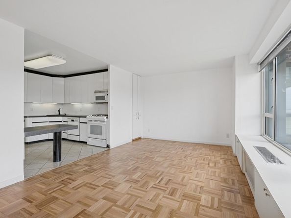 166-25 Powells Cove Boulevard 7E, Beechhurst NY 11357