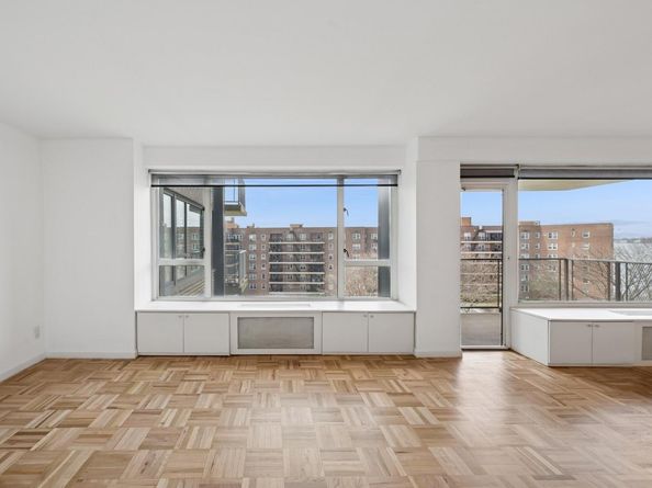 166-25 Powells Cove Boulevard 7E, Beechhurst NY 11357