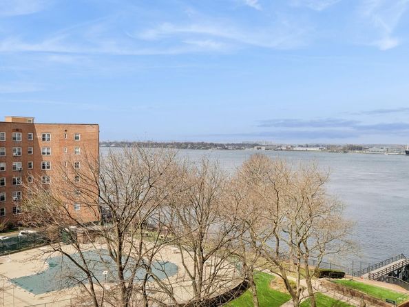 166-25 Powells Cove Boulevard 7E, Beechhurst NY 11357