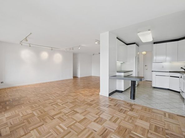 166-25 Powells Cove Boulevard 7E, Beechhurst NY 11357