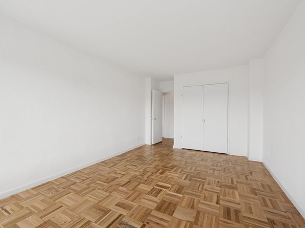 166-25 Powells Cove Boulevard 7E, Beechhurst NY 11357